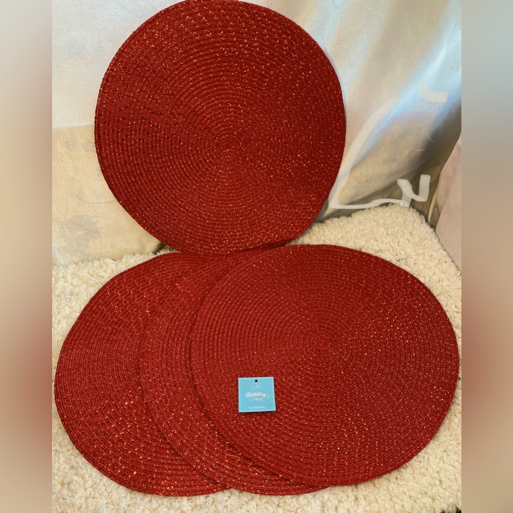 🔴4-Pc. SHINEY RED DECORATIVE HOLIDAY PLACEMATS